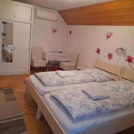 Konukevi Aranyeso Vendeghaz Csorbai 3*