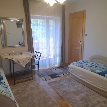 Konukevi Aranyeso Vendeghaz Csorbai 3*