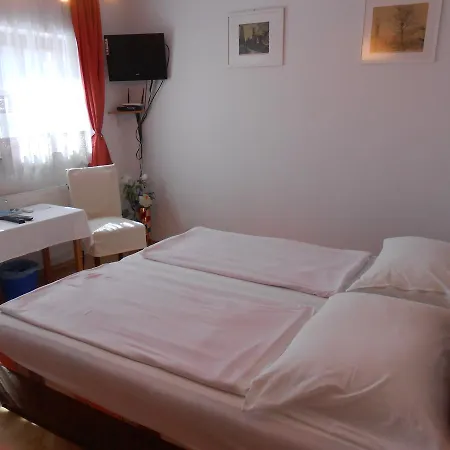 Aranyeso Vendeghaz Csorbai Budapeşte